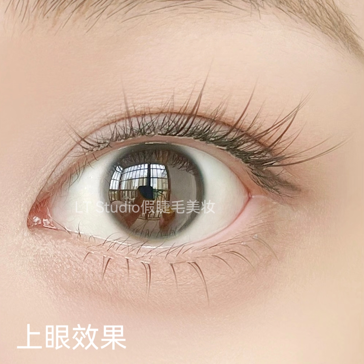 2025年流行新宠：清透轻斜飞狐系超自然假睫毛