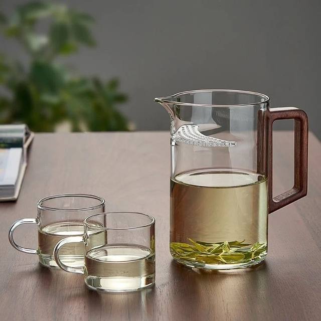 Heat-Resistant Tea-Water Separation Teapot, New Model for Home Use, Integrated Tea Strainer, Crescent-Shaped Teapot, Filter Green Tea Cup