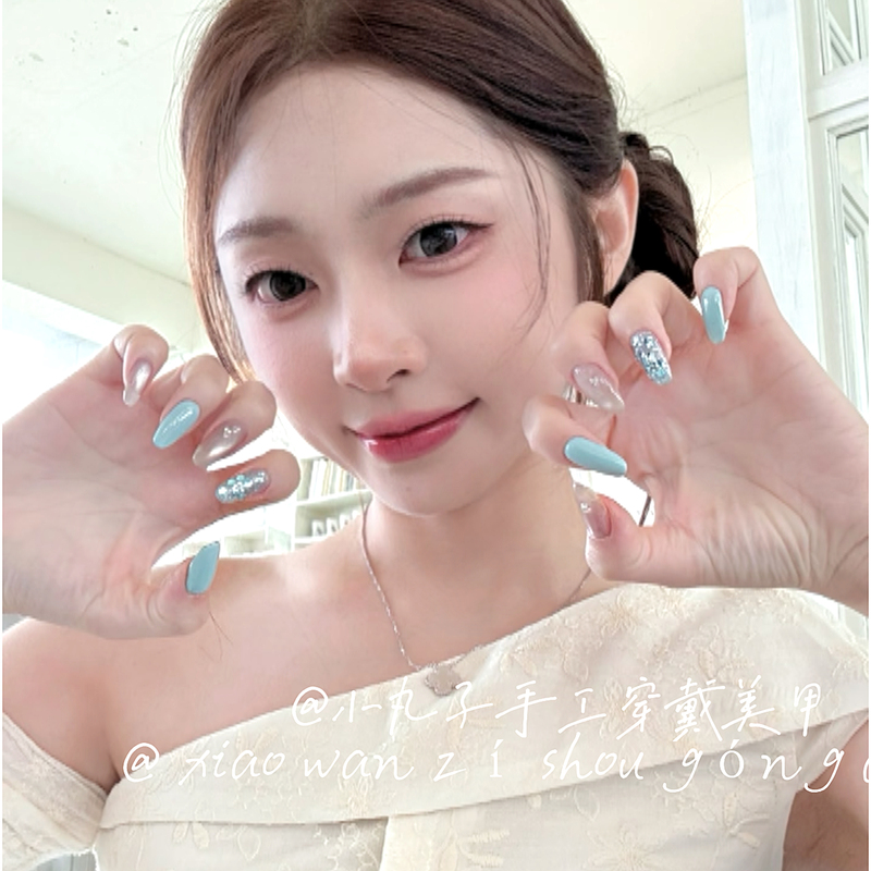 Handmade Nails with a High-End Feel, Nude Color, Cat-Eye Blue, Sparkling Glitter, Summer Fresh, Brightening Effect, Finished Nail Art
