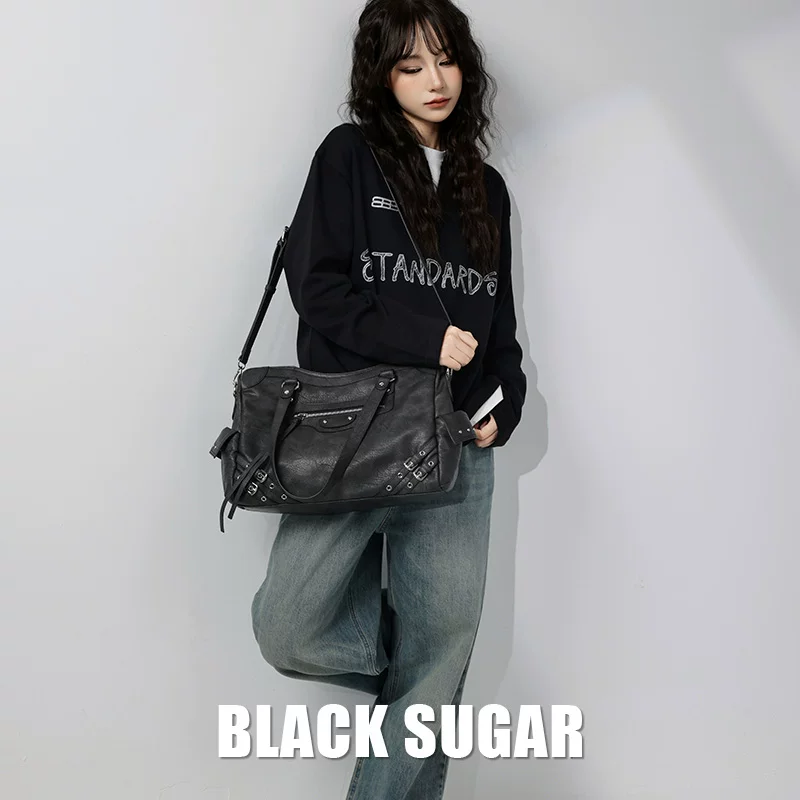 Black Sugar Bus Retro capacious shoulder bag one shoulder