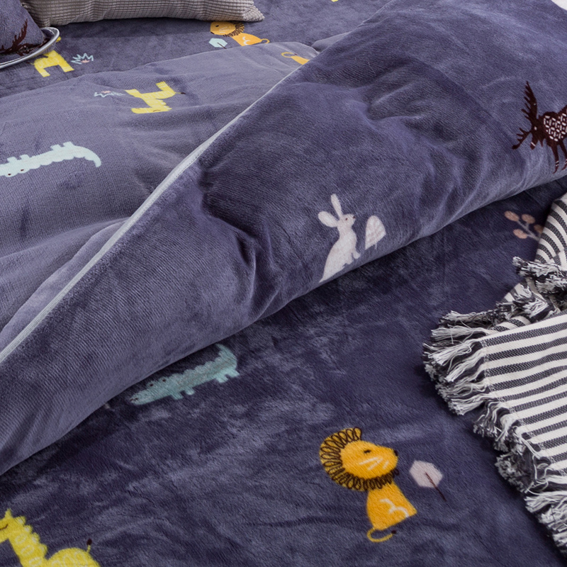 Flannel plus suede quilt cover in winter 2 m x 2 3 Coral Suede Quilts With Hood Single suede thickened double-sided fluff plush 