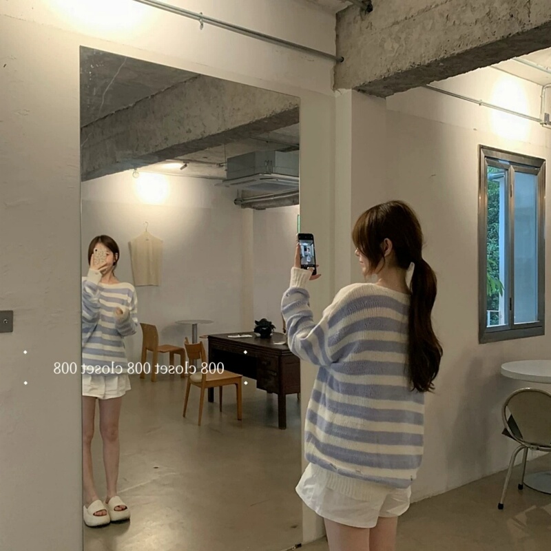 -008 Closet- Blue and White Striped Atmospheric Sweater, Low Saturation Color Knit -008 Closet- Blue and White Striped Atmospheric Sweater, Low Saturation Color Knit