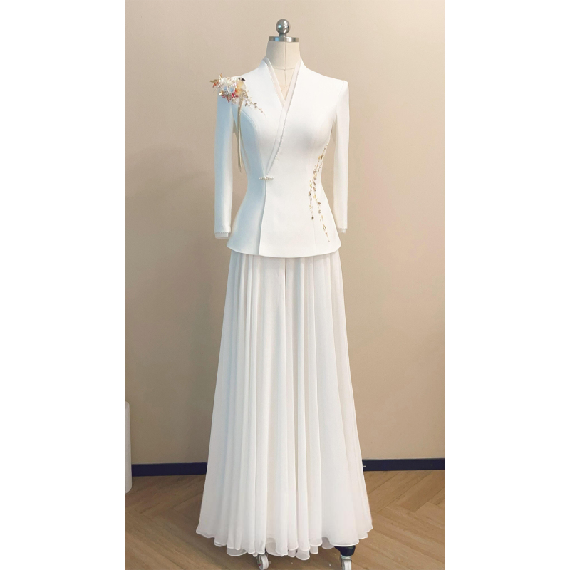White Annual Meeting Host Dress for Women 2026 New Style Dignified and Elegant Ethnic Vocal Performance Exam Runway Show Dress White Annual Meeting Host Dress for Women 2026 New Style Dignified and Elegant Ethnic Vocal Performance Exam Runway Show Dress