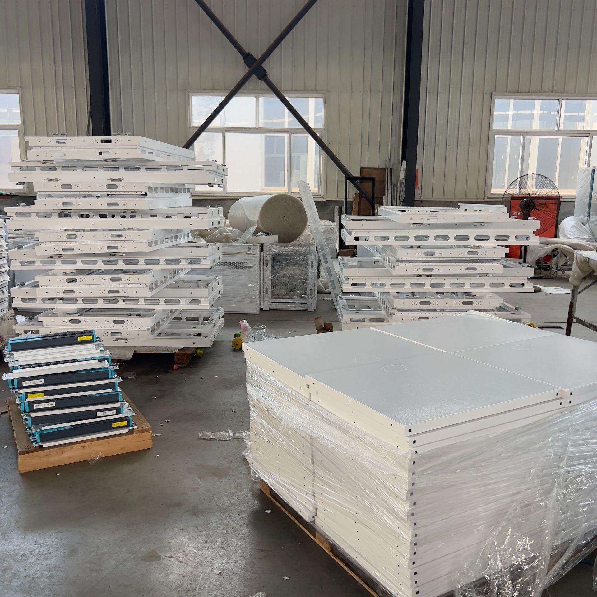 Steel sheet metal processing manufacturers produce non-standard sheet metal chassis casings and equipment casings