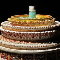 Sakyamunis phantom color solid seed a bottle of light blue a black box for the relic stupa