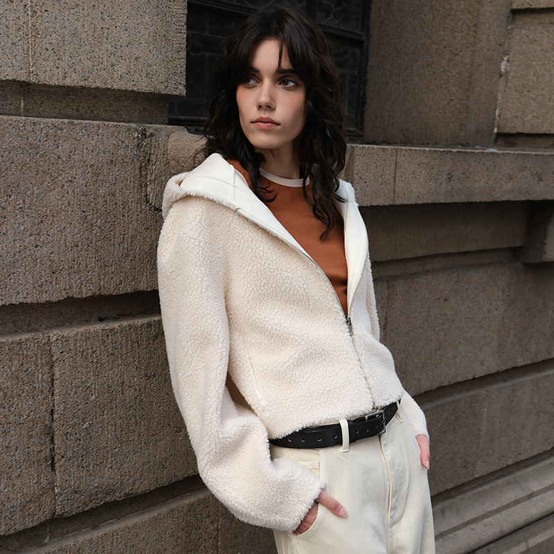 Trounoir Autumn and Winter Reversible Short Jacket for Women, Leather and Fur Integrated, White Plush Thick Jacket with a High-End Feel Trounoir Autumn and Winter Reversible Short Jacket for Women, Leather and Fur Integrated, White Plush Thick Jacket with a High-End Feel