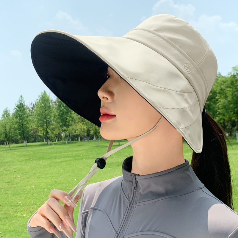 女性用大きなつばの黒いプラスチック製サンハット 2025年新作 夏用サンシェード 漁師帽子 紫外線防止 防風 サンハット