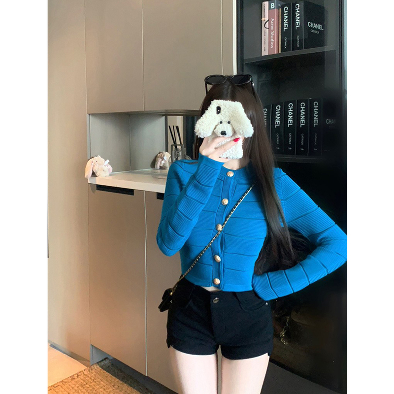 2026 Early Autumn Rich Girl Style Round Neck Knitted Jacket with Hollow Stripes, Short High-Waisted Slimming Base Cardigan
