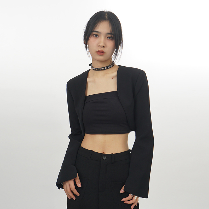 European and American Style Hot Girl Ultra-Short Black Blazer for Women, Spring and Autumn Loose Fit, Eye-Catching, High-End, Elegant Small Suit, Trendy