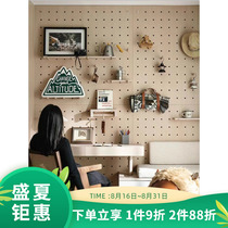 Zhuohe) hole board storage rack solid wood porch log wind wall storage rack partition storage rack display rack