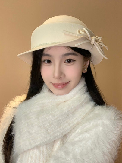 白色礼帽女2025秋冬季赫本风优雅法式盆帽显脸小渔夫帽高级感帽子
