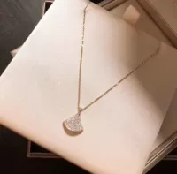 Розовое золото, инкрустировано бриллиантами