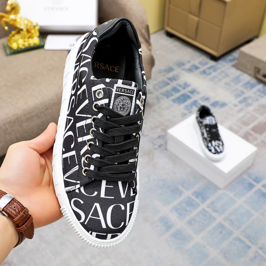 Покупательское агентство для Versace, модное и универсальное, прочное, износостойкое и удобное, стильная повседневная обувь