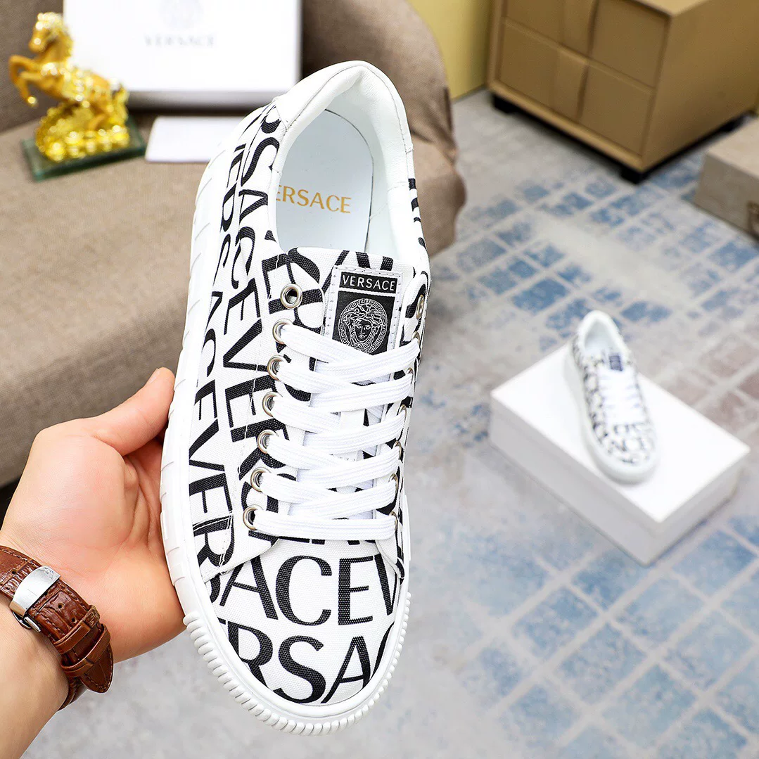 Покупательское агентство для Versace, модное и универсальное, прочное, износостойкое и удобное, стильная повседневная обувь