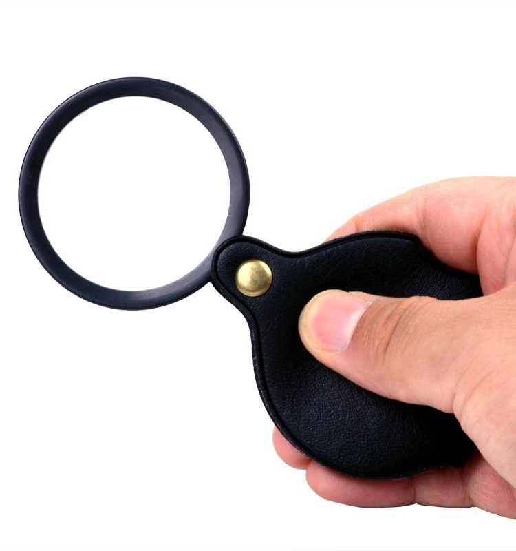 German Portable Magnifying Glass, High-Definition Folding Leather Case, Reading Magnifier for the Elderly and Children, Portable High-Power Keychain Card-Type Magnifying Glass for Seniors