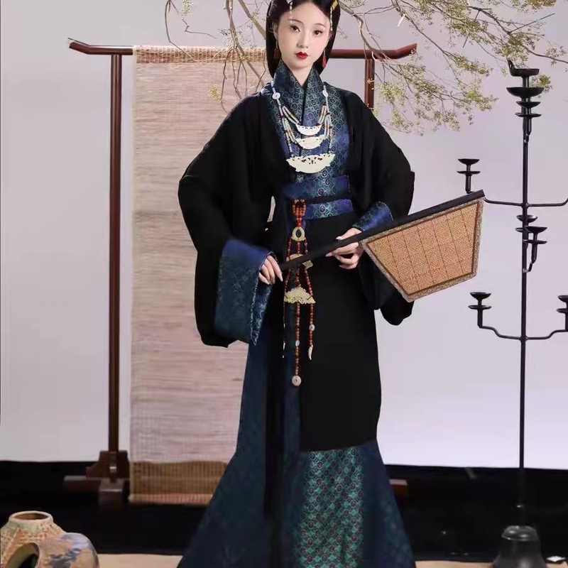 New Daily Wear Hanfu for Women in Western Han Style [Mashan Chu Tomb] Replica, Finely Crafted Gold-Woven Cotton-Linen Straight Robe Set