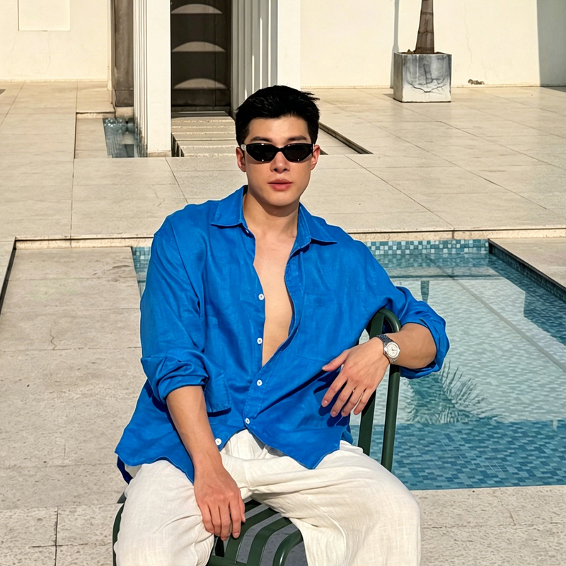Klein Blue Sun Protection Shirt for Men, Summer Beach Vacation, Old Money Style, Relaxed and Laid-Back Long-Sleeved Shirt