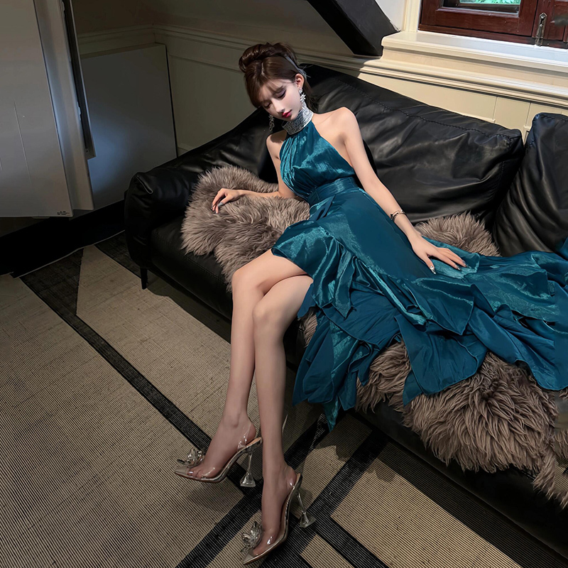 [in Stock] Luxurious Blue Halter Neck Dress with Diamonds for Women, Elegant Socialite Birthday Party Gown