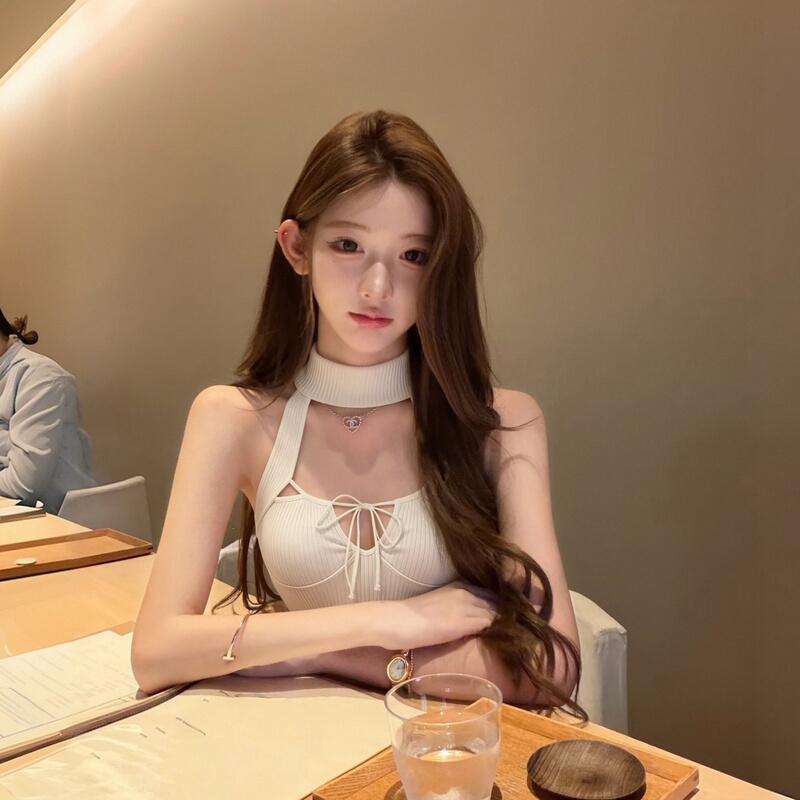 Pure and Gentle Style White Halter Neck Sleeveless Knit Top for Women, Autumn Sexy Off-Shoulder Hollow-Out Slim-Fit Versatile Short Top