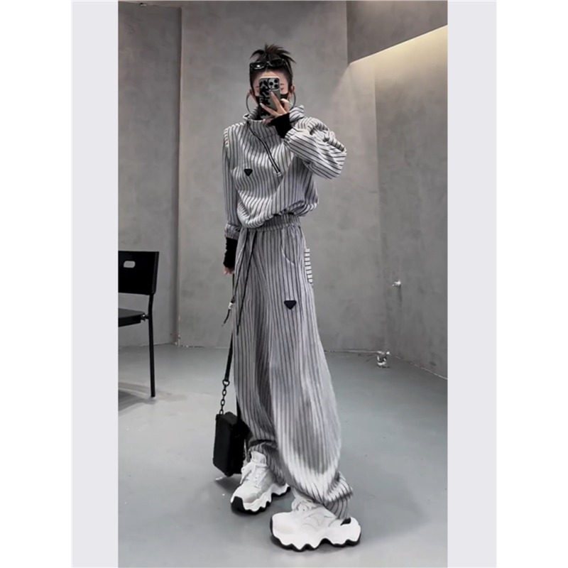 Women's Sportswear Set 2026 Spring and Autumn Tall Style Fashionable and Youthful Gray Striped Sweatshirt and Floor-Length Pants Two-Piece Set