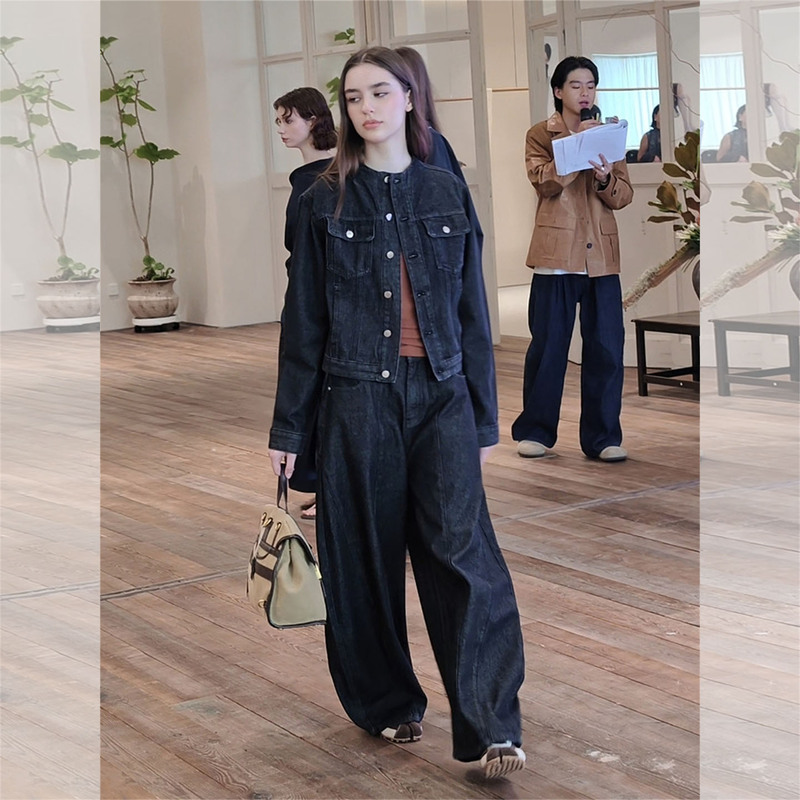 Early Autumn Korean Style High-Fashion Outfit with a Relaxed Feel, Suitable for Commuting and Casual Wear, Black Workwear Denim Jacket and Wide-Leg Pants Set for Women