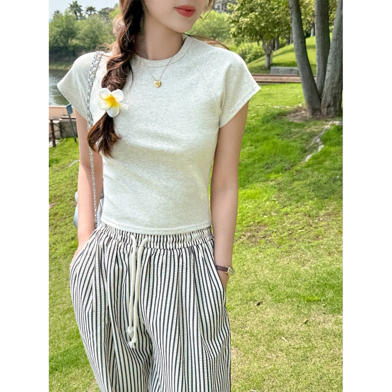 Same Style as in the Mall, Pure Cotton Round Neck Short-Sleeve T-Shirt for Women, Cropped T-Shirt with a Trendy Design for Spring and Summer Same Style as in the Mall, Pure Cotton Round Neck Short-Sleeve T-Shirt for Women, Cropped T-Shirt with a Trendy Design for Spring and Summer