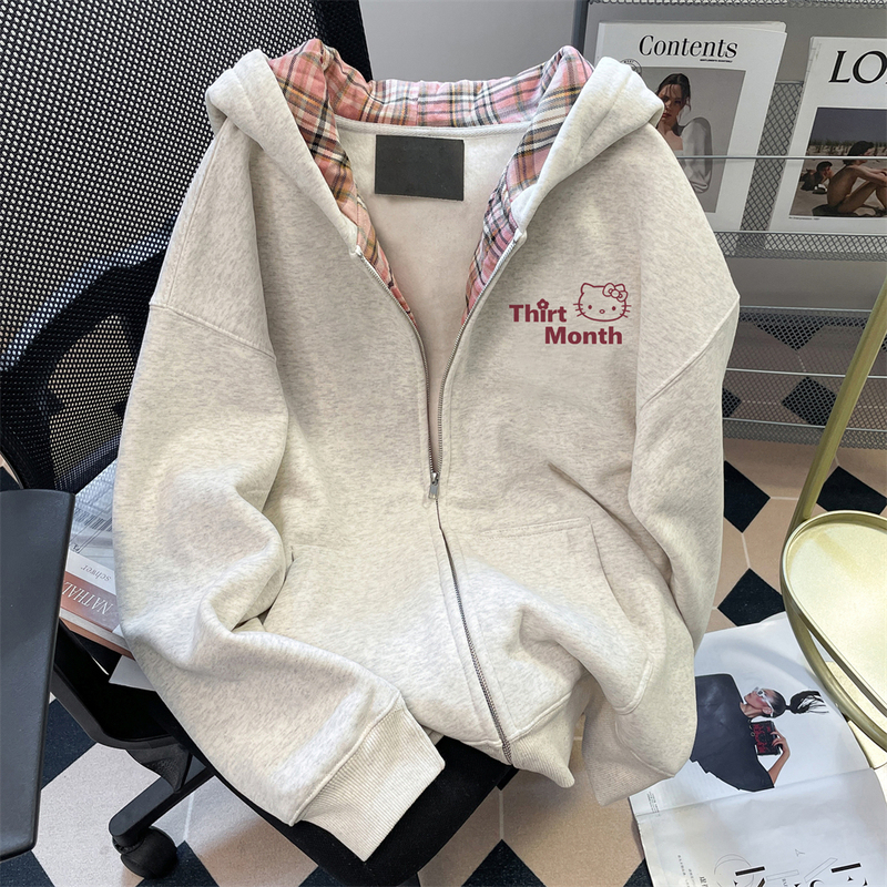 Super Cute Plaid Patchwork Hello Kitty Sweatshirt Cardigan for Female Middle School Students, Stylish and Age-Reducing Hooded Jacket for Spring and Autumn Super Cute Plaid Patchwork Hello Kitty Sweatshirt Cardigan for Female Middle School Students, Stylish and Age-Reducing Hooded Jacket for Spring and Autumn