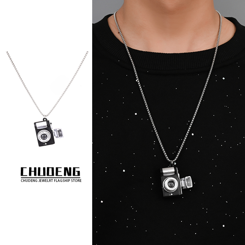 Glowing Small Camera Necklace for Men and Women, Trendy Hip-Hop Internet Celebrity Tiktok Retro Flash Camera with Sound Pendant Accessory