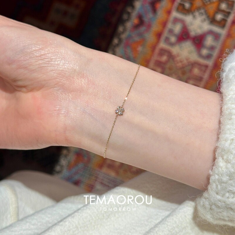 Japanese-Style Delicate Mini Four-Leaf Flower Ultra-Fine Bracelet for Women, Light Luxury, High-End Feel, Non-Fading, Brightening, Exquisite Jewelry Japanese-Style Delicate Mini Four-Leaf Flower Ultra-Fine Bracelet for Women, Light Luxury, High-End Feel, Non-Fading, Brightening, Exquisite Jewelry