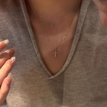 Gold Double Cross Pendant Necklace for Women, Sparkling, Exquisite, Simple, Versatile, Light Luxury, High-End, Niche Clavicle Chain