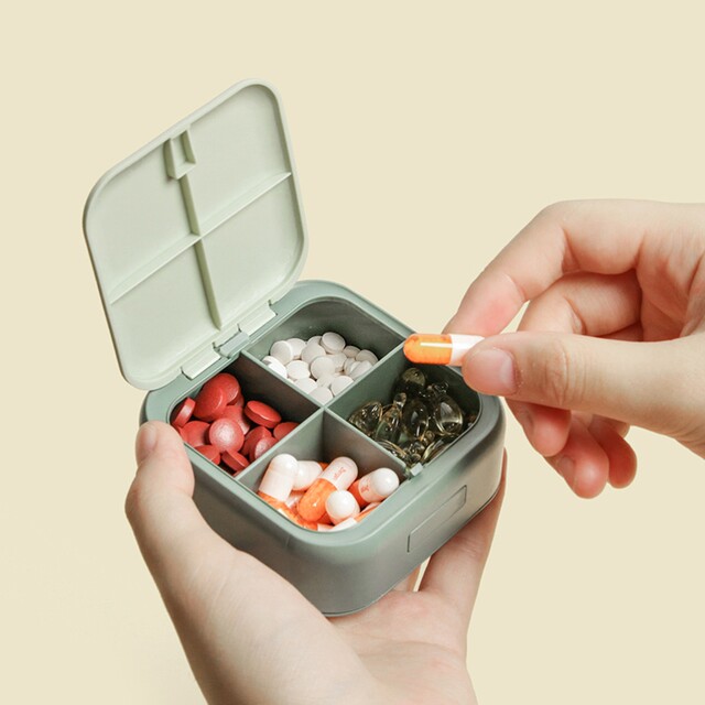 Japanese Imported Mujie Dog Medicine Box, Portable Medicine Organizer, Three Meals a Day Dispensing Box, Sealed and Moisture-Proof Medicine Divider