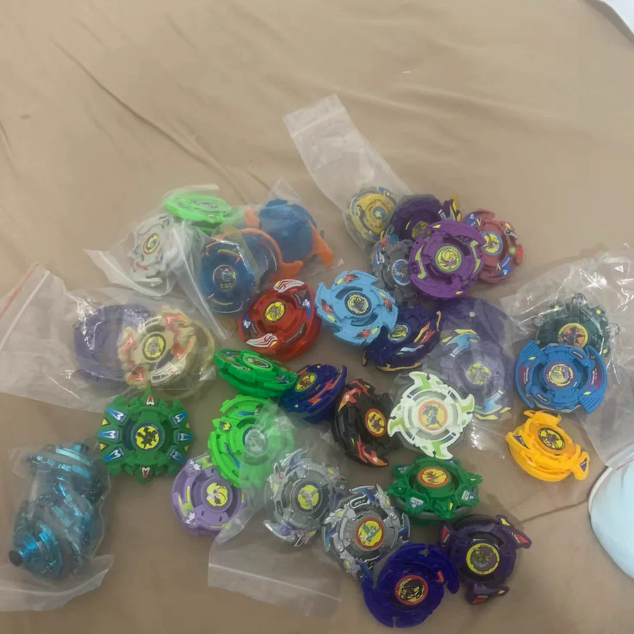 Юла-игрушка Takara Tomy, японская боевая версия, набор цветных персонажей