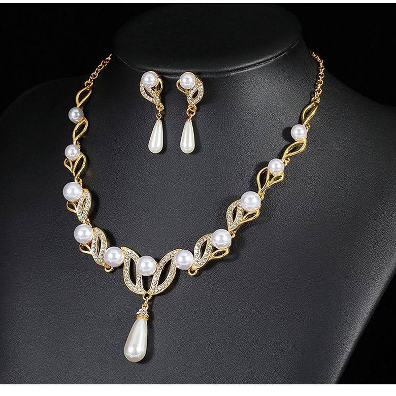 High-End Floral Resin Shell Bead Necklace, Hepburn Style, Light Luxury, Niche Design, Clothing Photography Performance Accessories