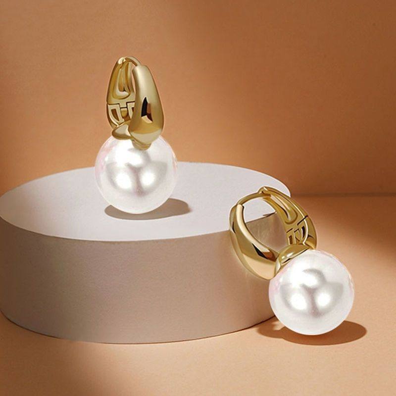 Simple and Elegant Mother-Of-Pearl Earrings for Women, French Style, Large Mother-Of-Pearl Ear Clips, Versatile Mother-Of-Pearl Jewelry