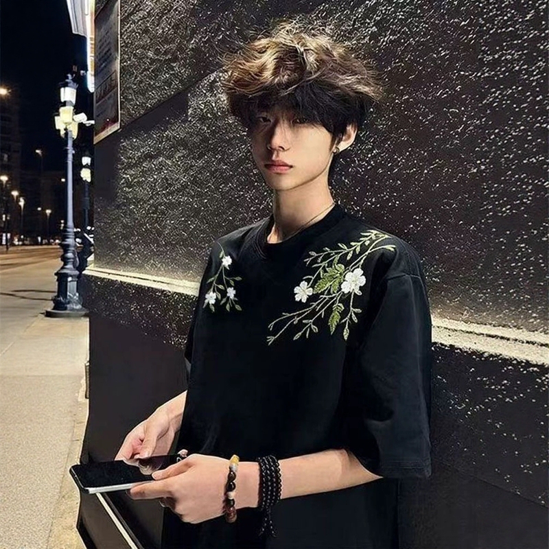 National Trend Style Retro Floral Embroidery Heavyweight Short-Sleeve T-Shirt for Men, Loose Design, Niche Lazy Style, Round Neck Top