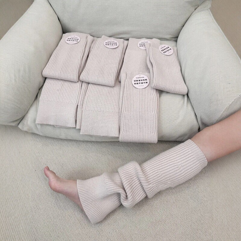 Blow up the Internet with It!!! Iu's Bone-White Sock Covers Are so High-End and Easy to Wear! High-Quality, Super Warm and Elegant Blow up the Internet with It!!! Iu's Bone-White Sock Covers Are so High-End and Easy to Wear! High-Quality, Super Warm and Elegant