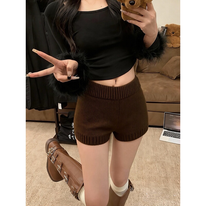 Trendy Brown Knit Shorts for Women, New Autumn/Winter High-Waisted Slimming A-Line Hot Pants for Petite Figures, Suitable for Wearing Outside