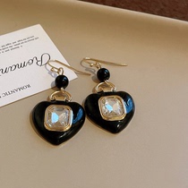 (Suning self-operated) Platinum Vanli diamond love square retro Hong Kong style high-end temperament ear hook 2858