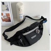 Черная одиночная сумка [2 случайных значков]