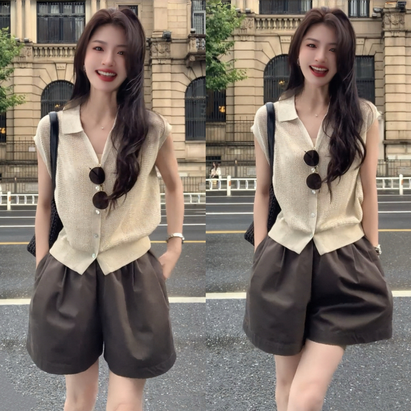 A Very Beautiful Summer Outfit, a Complete Set of Korean-Style Fashionable and Stylish Hollow-Out Jacquard Sleeveless Knitted Cardigan and Shorts Two-Piece Set