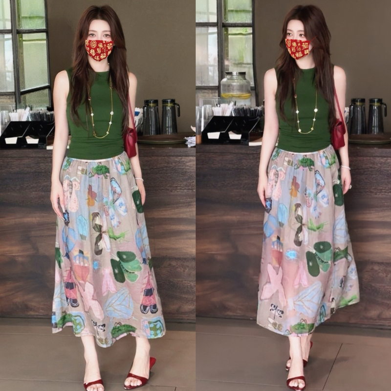 Gorgeous Summer Outfit: a Complete Set of French-Style Lazy Vacation-Style Knitted Sleeveless Vest and Printed Skirt Set Gorgeous Summer Outfit: a Complete Set of French-Style Lazy Vacation-Style Knitted Sleeveless Vest and Printed Skirt Set