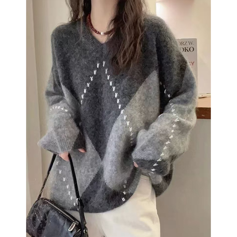 Casual and Elegant Gray Plaid Sweater for Women, Autumn and Winter, Plus Size, Loose and Soft Knitwear, Super Stylish Top