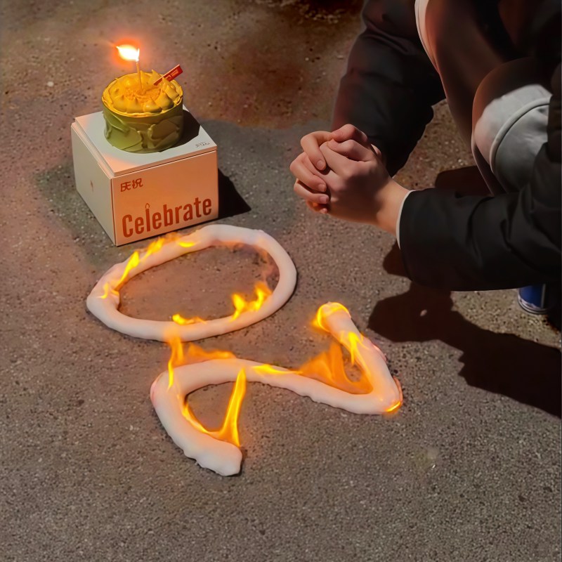 【Birthday Photos with a Sense of Ceremony】Snowflake Spray Can Ignite Foam, Creating a Festive Atmosphere for Birthdays and Holidays, a Decorative Magic Tool