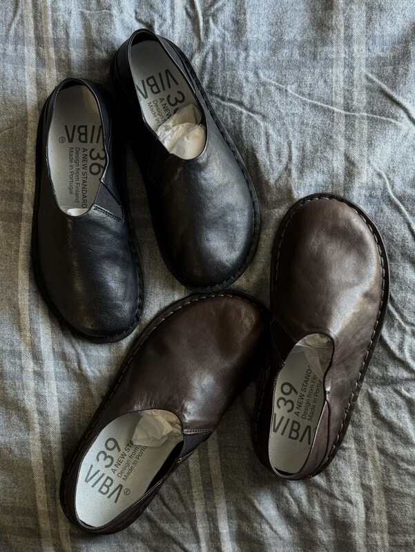 In-Stock Vibae Handmade Vintage Casual Leather Slippers/Roma/Zuma/Chelsea Boots for Men and Women, Genuine Overseas Products