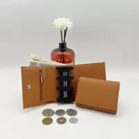 Коричневый