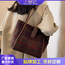 Woolen bag womens large capacity 2024 new autumn and winter versatile shoulder bag cloth bag texture class commuting tote bag
