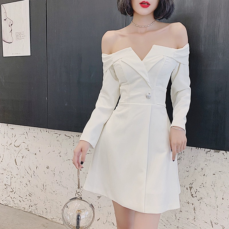 Evening dress, white short classic suit jacket, mini-skirt, open shoulders, food bag Evening dress, white short classic suit jacket, mini-skirt, open shoulders, food bag