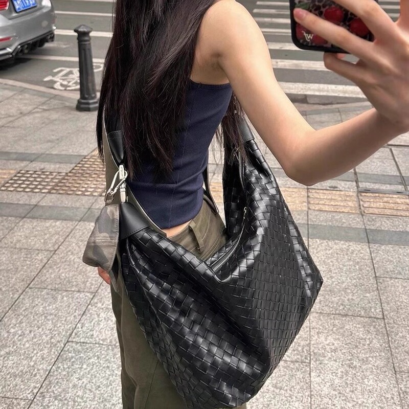 2026 New Style Imitation Woven Large-Capacity Unisex Versatile Simple High-End Tote Bag Commuter Shoulder Crossbody Bag