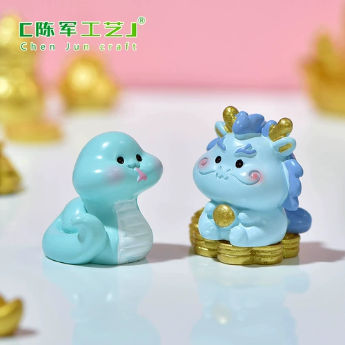 Микроландшафтный бонсай может быть обработан от имени двенадцати зодиакальных красочных украшений из смолы: крыса, корова, тигр, кролик, дракон, змея, лошадь, овца, обезьяна, курица, собака.