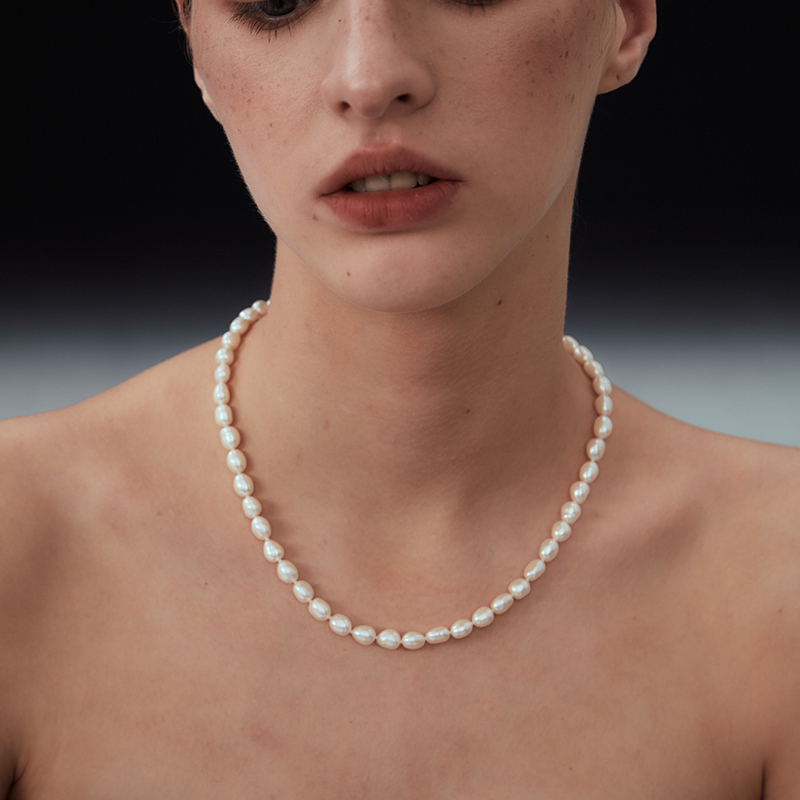 Pearlona Dangerous Garden Lily of the Valley Baroque Pearl Necklace Magnetic Clasp Collarbone Chain Gentle Women's Accessory
